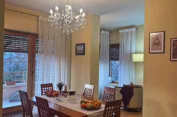 Dorobanti Capitale, proprietate formata din 2 apartamente ( 1 la Demisol si 1 la Etajul 2) + Pod in vila D+P+2E+Pod, anunturi imobiliare Bucuresti