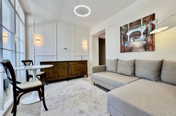 Studio premium | vedere directă către Parcul Cișmigiu | Complet renovat | Schitul Măgureanu anunturi imobiliare Bucuresti