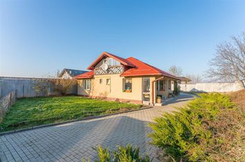 Casă - 11 camere de vanzare SACELE - Brasov anunturi imobiliare Brasov
