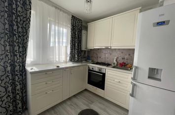 Apartament 3 camere de vanzare BACIU - Cluj anunturi imobiliare Cluj