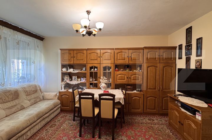 Apartament 4 camere de vanzare CALEA BUCURESTI - Dolj anunturi imobiliare Dolj