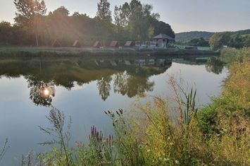 Casă 140 mp, 5800 mp teren, intravilan + Lac zona Vațman, Corunca anunturi imobiliare Mures