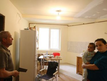 Prima casă, prima ţeapă cu zeci de tineri disperaţi: au dat banii, dar nu se pot muta
