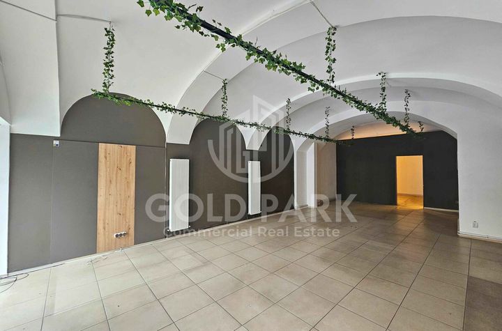 Spatiu Comercial - Ultracentral - Trafic INTENS/Vitrina la Strada anunturi imobiliare Cluj