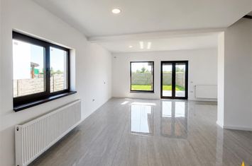 Vilă - 4 camere de inchiriat EXTERIOR EST - Brasov anunturi imobiliare Brasov