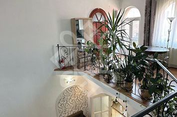 Casa cu 5 camere la curte comuna, ultracentral in Oradea anunturi imobiliare Bihor