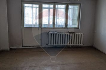 Apartament cu 3 camere de vânzare în zona Periferie anunturi imobiliare Vaslui