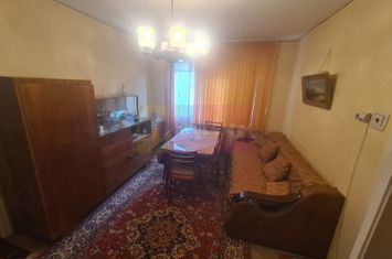 Apartament cu 3 camere de vanzare in Campina - Zona Scoala Centrala anunturi imobiliare Prahova