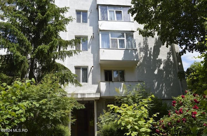 Stefanesti - Valea Mare Stadion, apartament 3 camere, etaj 1, 65 mp anunturi imobiliare Arges