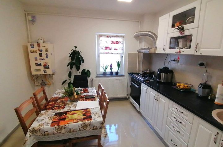 Apartament 3 camere de vanzare PITESTI - Arges anunturi imobiliare Arges