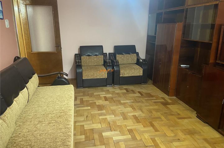 Apartament 3 camere de vanzare CENTRAL - Vrancea anunturi imobiliare Vrancea