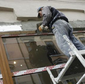Finantari doar pentru 1,5% din locuintele vechi, in 2009. ONG-urile propun includerea sistemelor electrice si de apa in programele de reabilitare a blocurilor