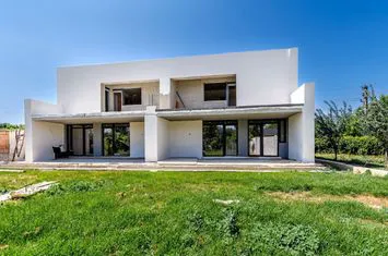 Vila spatioasa in subcetate, proprietate premium anunturi imobiliare Arad