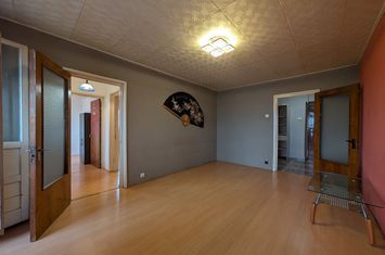 3 Camere Giulești, 60mp, Vedere Panoramică, Total de Renovat anunturi imobiliare Bucuresti