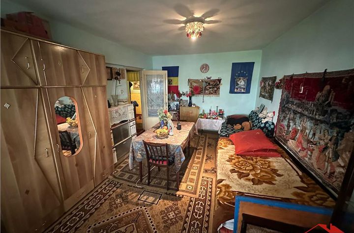 Apartament 4 camere de vanzare CENTRAL - Vrancea anunturi imobiliare Vrancea