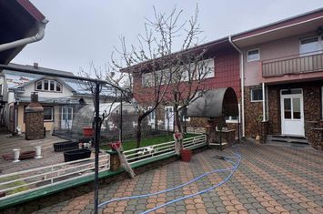 Vilă - 8 camere de vanzare RADAUTI - Suceava anunturi imobiliare Suceava