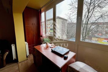 Apartament 3 camere, etaj 3, zona Aradului anunturi imobiliare Timis