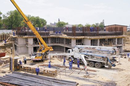Dezvoltatorii imobiliari iau locul băncilor şi vând locuinţe în rate