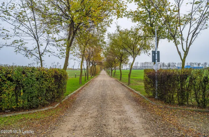 Teren intravilan de vanzare | Cartier rezidențial deosebit | Afumați anunturi imobiliare Bucuresti