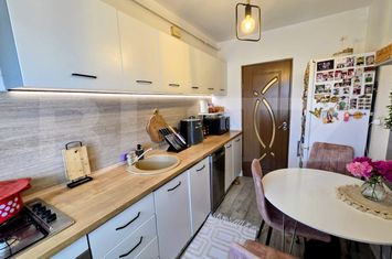 Apartament 2 camere de vanzare FLORESTI - Cluj anunturi imobiliare Cluj