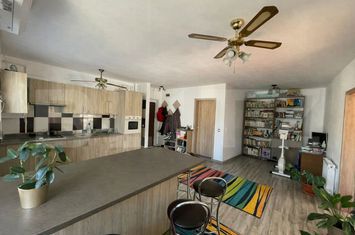 Apartament 3 camere de vanzare FLORESTI - Cluj anunturi imobiliare Cluj