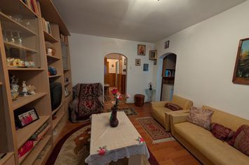 Apartament 3 camere de vanzare BUHUSI - Bacau anunturi imobiliare Bacau