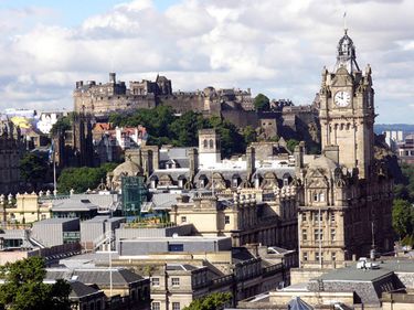 Edinburgh, o capitală modernă, într-un decor medieval