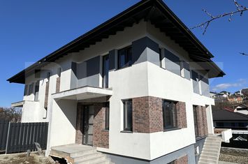 Vilă - 5 camere de vanzare DEZMIR - Cluj anunturi imobiliare Cluj