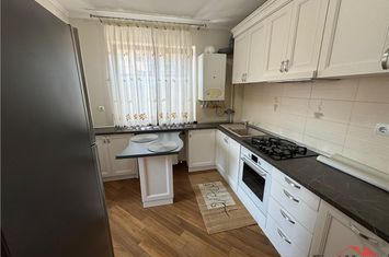 Apartament 3 camere de vanzare EST - Vrancea anunturi imobiliare Vrancea