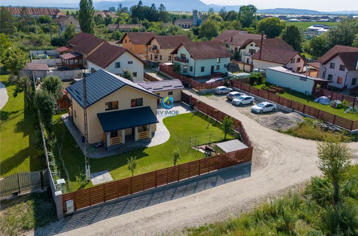 Vilă - 4 camere de vanzare HALCHIU - Brasov anunturi imobiliare Brasov