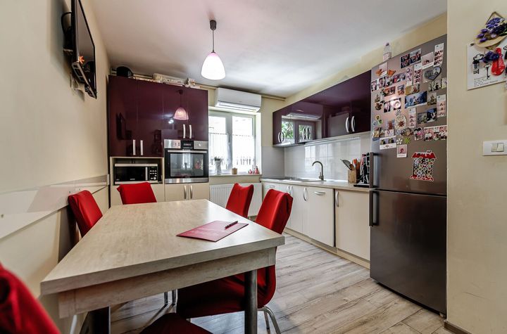 Apartament la 1 minut de Podgoria, 3 camere, etaj 1 Zona Premium anunturi imobiliare Arad
