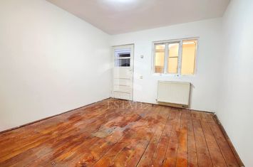 Oportunitate Unică: Casă cu 4 Camere, Curte Generoasă și Îmbunătățiri anunturi imobiliare Bucuresti