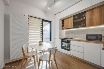 Casa P+1E+M de vanzare in Otopeni, moderna, spatioasa, acces privat. anunturi imobiliare Bucuresti