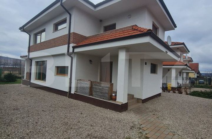 Vilă - 4 camere de vanzare LUNA DE SUS - Cluj anunturi imobiliare Cluj