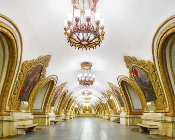 Muzeul din subteranul Moscovei: stațiile de metrou, fascinante prin opulență (FOTO)