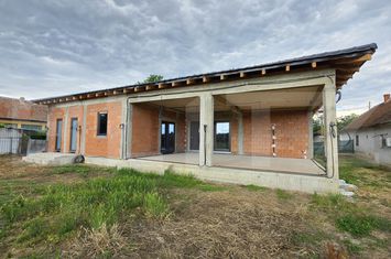 Casă - 5 camere de vanzare URSENI - Timis anunturi imobiliare Timis