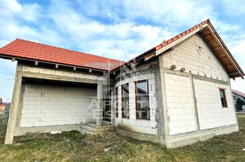 Casa, la rosu, de vanzare, in Cartierul Nou din Curtici, jud. Arad. anunturi imobiliare Arad