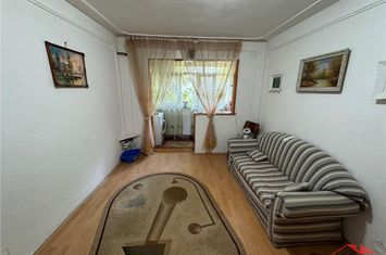 Apartament 4 camere de vanzare SUD - Vrancea anunturi imobiliare Vrancea