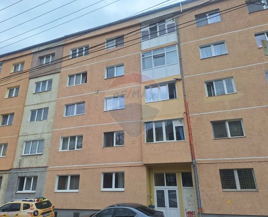 Apartament 3 camere Vasile Aaron, 70 mp