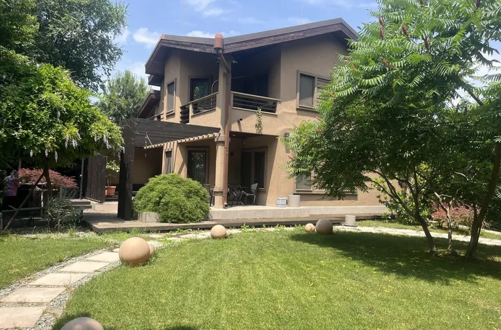 ANDRONACHE | Vila 4 Camere | Garaj  | Curte Verde | Ciubar & BBQ anunturi imobiliare Bucuresti