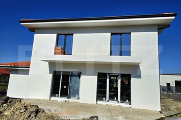 Vilă - 4 camere de vanzare CHINTENI - Cluj anunturi imobiliare Cluj