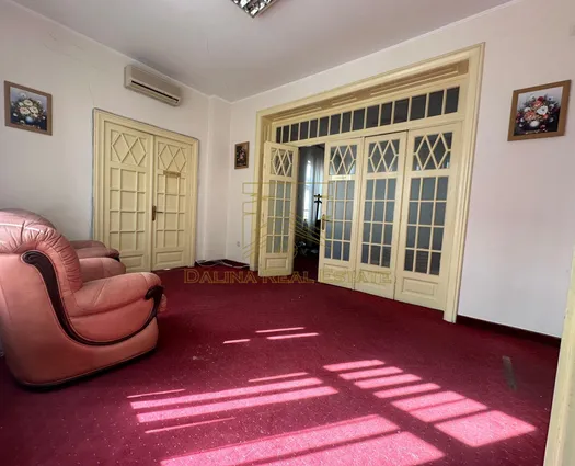 Vilă 20 cam Unirii, 750 mp, S+P+2