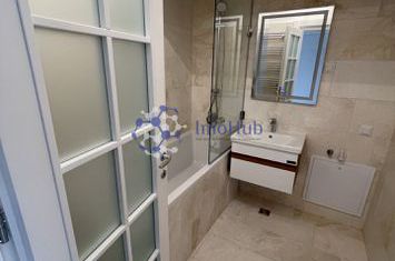 Spatiu comercial de inchiriat cu 2 camere- Zona Royal Town anunturi imobiliare Iasi