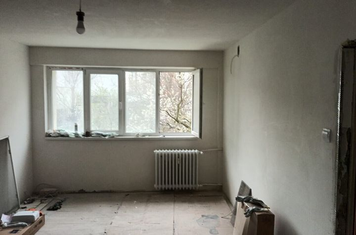 Apartament 2 camere etaj 2/10 Piata Trapezului - Auchan 1 Decembrie anunturi imobiliare Bucuresti