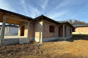 Casă - 4 camere de vanzare GROSI - Maramures anunturi imobiliare Maramures
