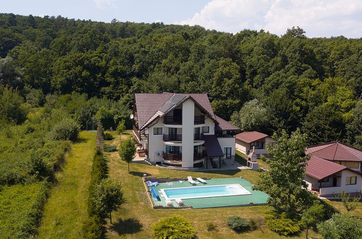 Casă - 8 camere de vanzare CISNADIOARA - Sibiu anunturi imobiliare Sibiu