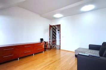 Apartament 2 camere decomandat la mansarda anunturi imobiliare Arad