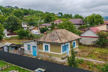 Casă bătrânească în Bucium, pe un teren ideal pentru viitor anunturi imobiliare Iasi