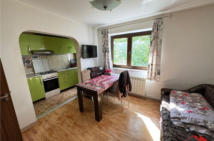 Apartament 3 camere de vanzare SUD - Vrancea anunturi imobiliare Vrancea