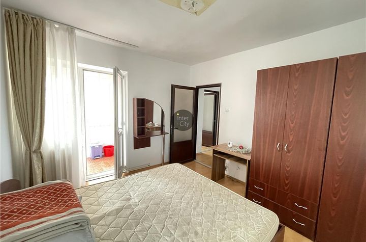 Apartament 3 camere de vanzare CENTRU CIVIC - Iasi anunturi imobiliare Iasi